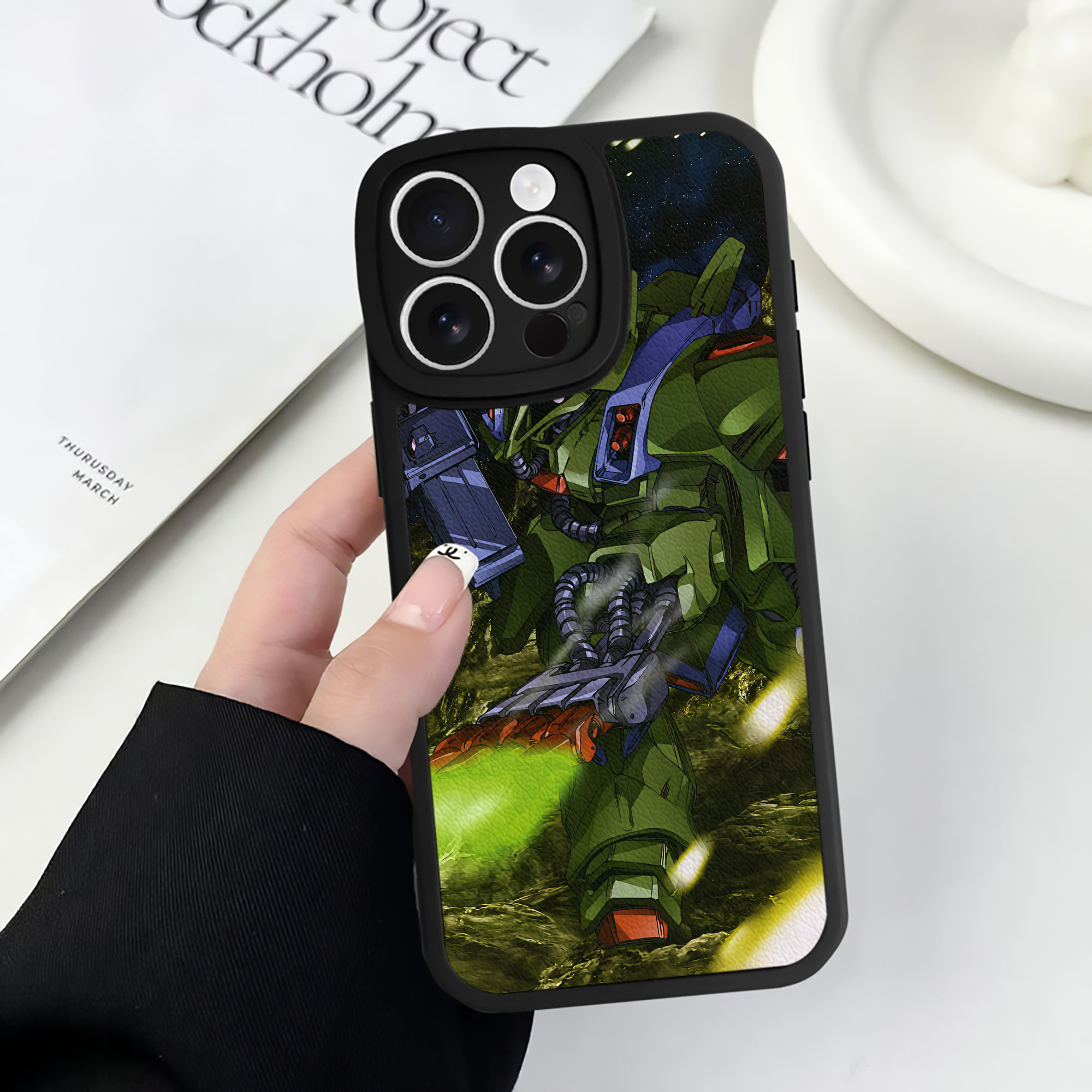（画像用） 機動戦士ガンダム Mobile Suit Gundam 【iPhone 16シリーズ対応】シリコンスマホケース（レザー調） 材質：シリコン